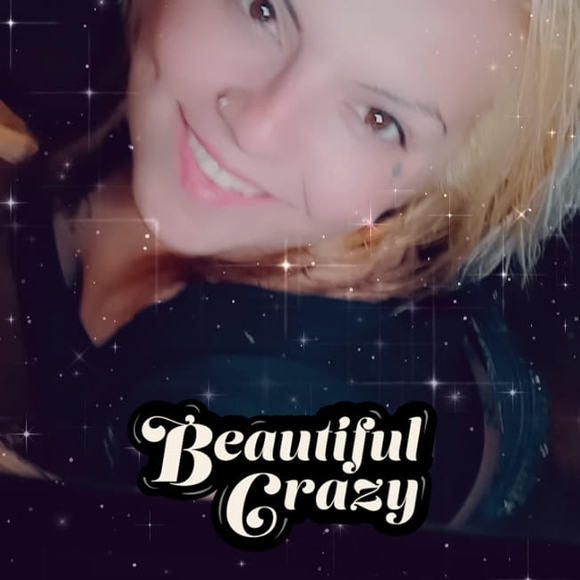 delamora_hali